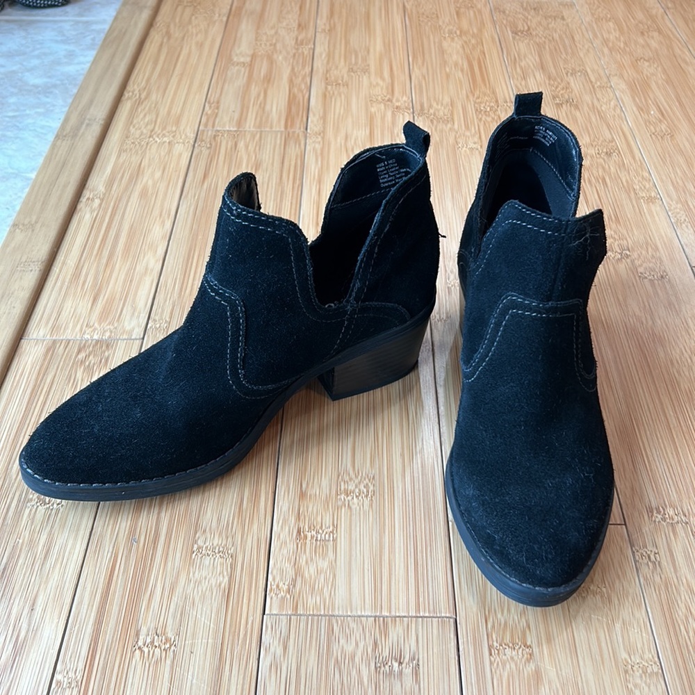 Black Booties. Size 8.
